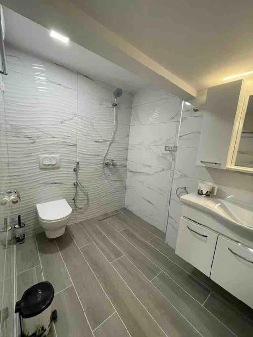 Lovely Apartment In Pogradec City With A Lake View Экстерьер фото